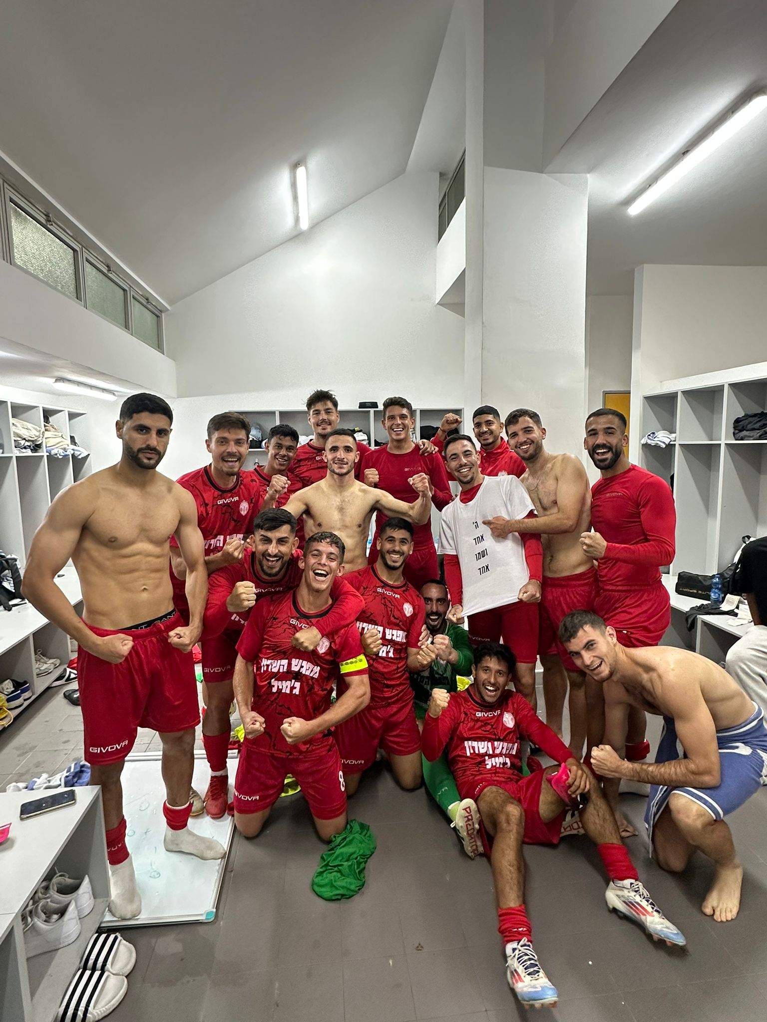 שחקני הרצליה עם ניצחון גדול